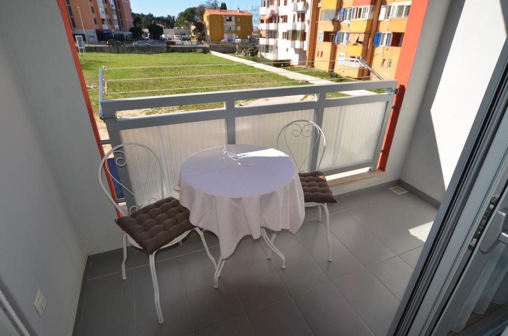 Apartment Dina 52 โรวีน ภายนอก รูปภาพ