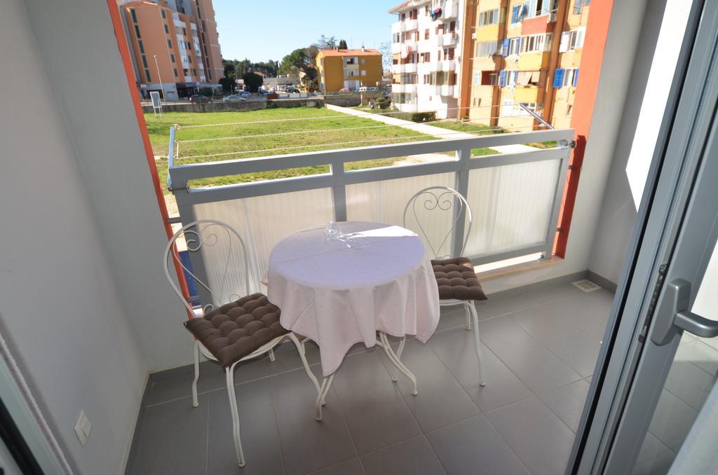 Apartment Dina 52 โรวีน ภายนอก รูปภาพ