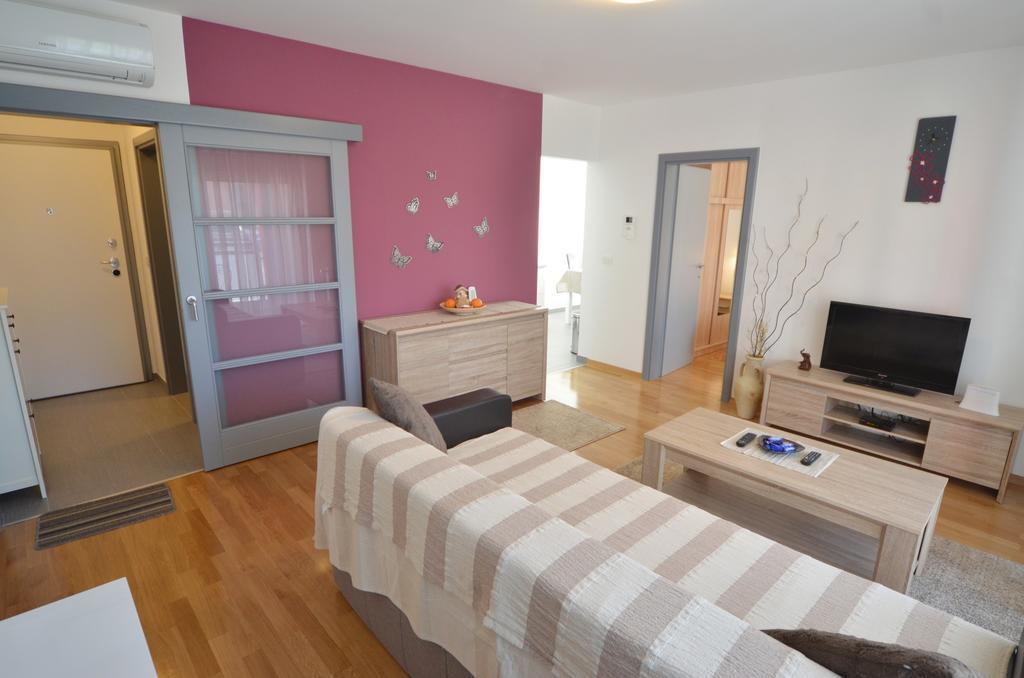 Apartment Dina 52 โรวีน ภายนอก รูปภาพ