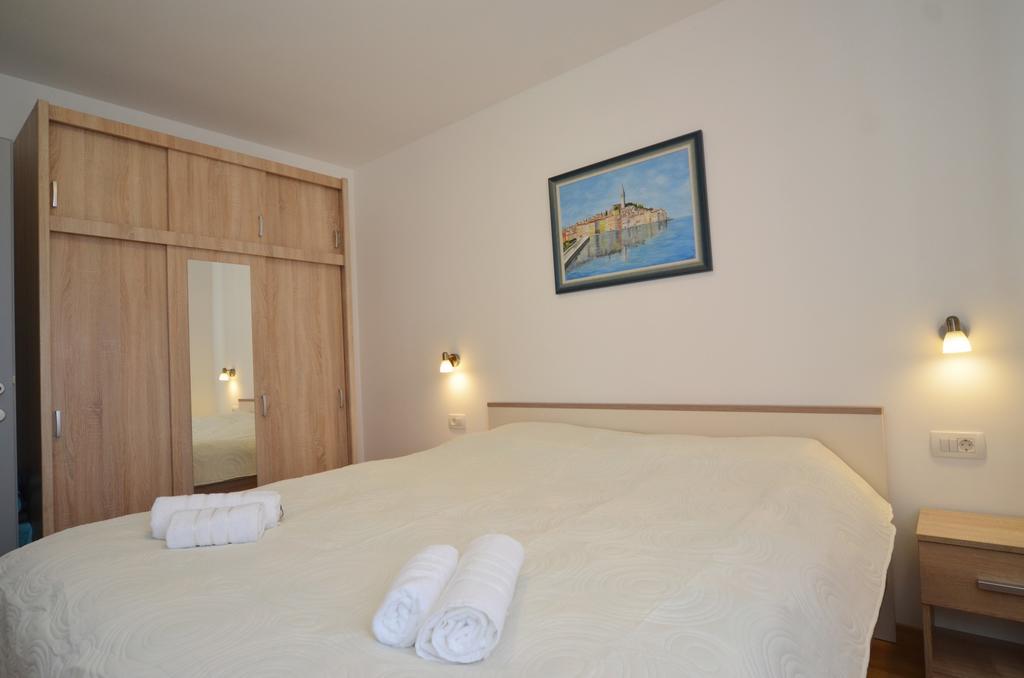 Apartment Dina 52 โรวีน ภายนอก รูปภาพ