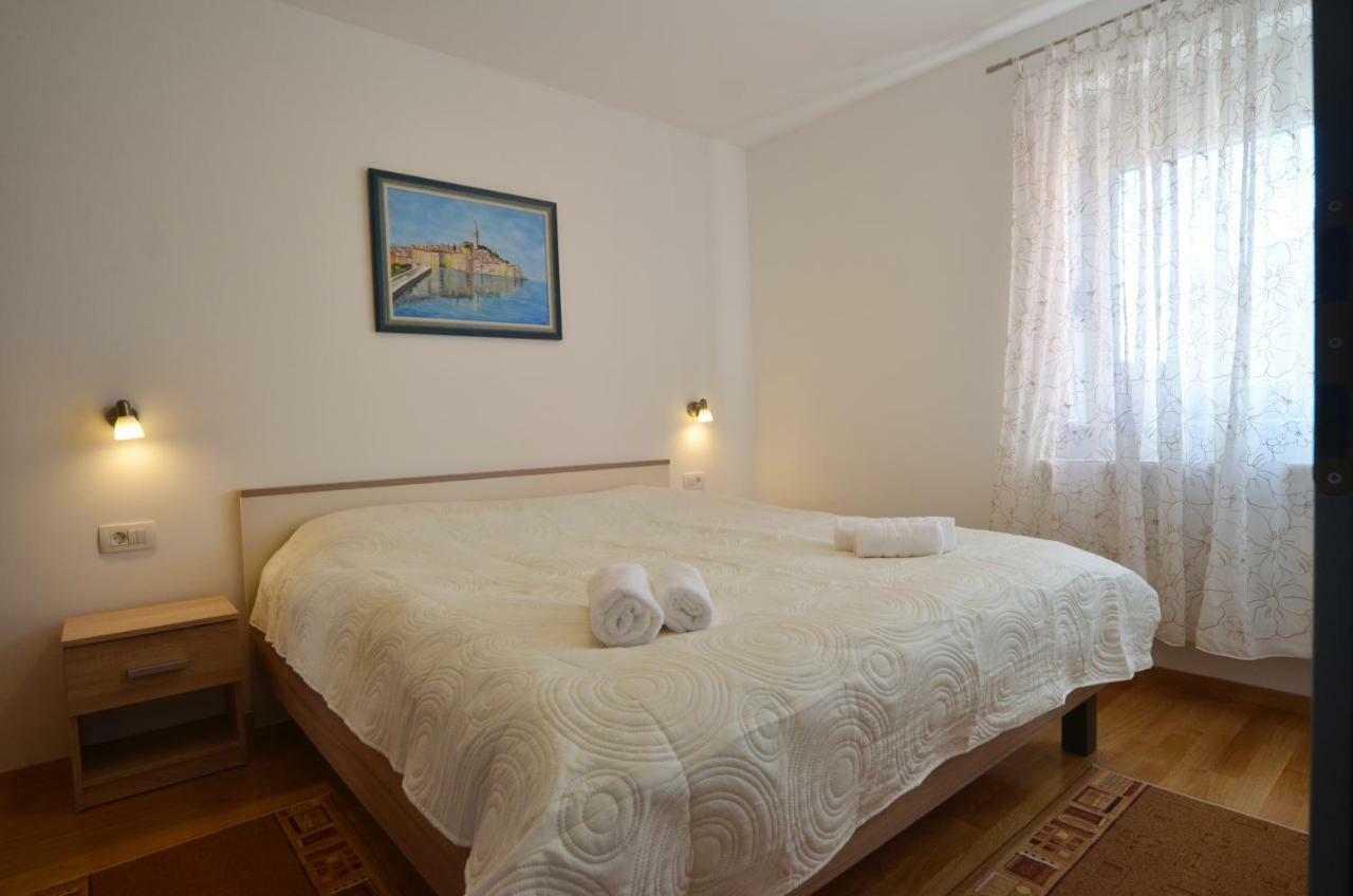 Apartment Dina 52 โรวีน ภายนอก รูปภาพ